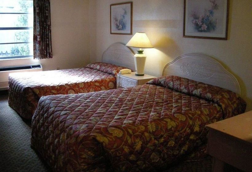 Отель Relax Inn Lakeland