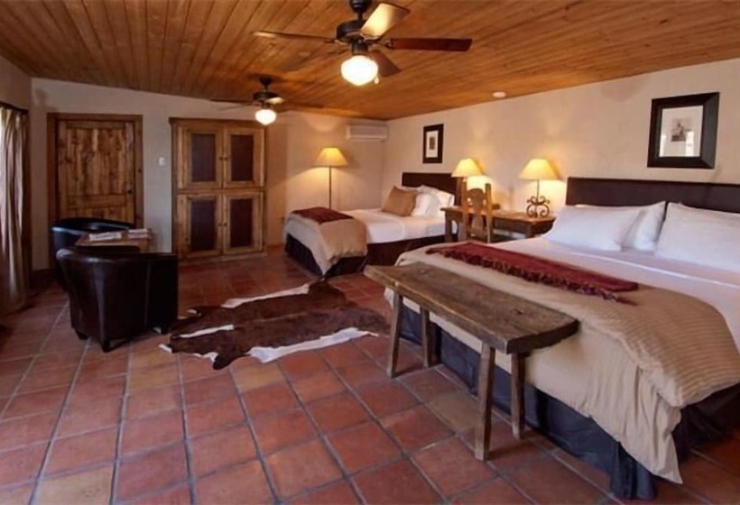 هتل The Maverick Inn