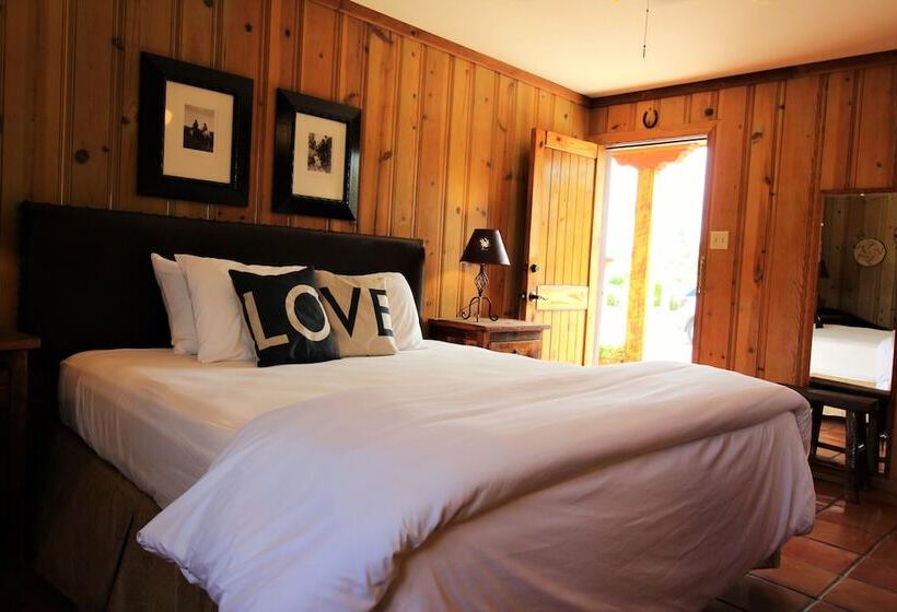 هتل The Maverick Inn