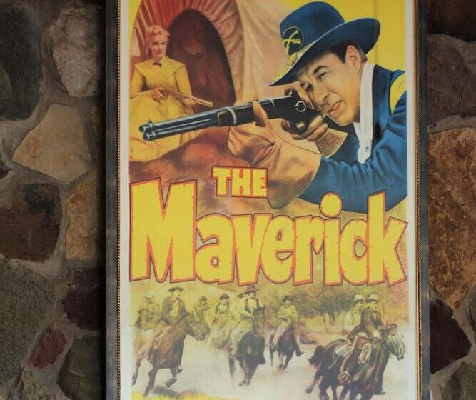 هتل The Maverick Inn