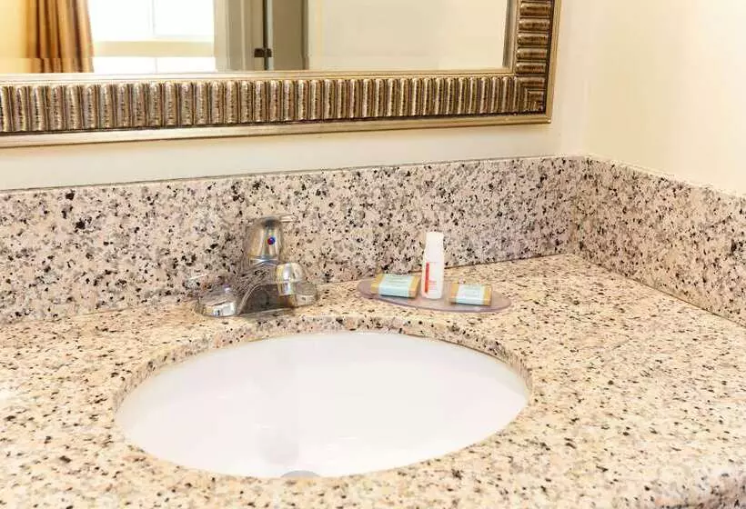 Otel Travelodge By Wyndham Brea