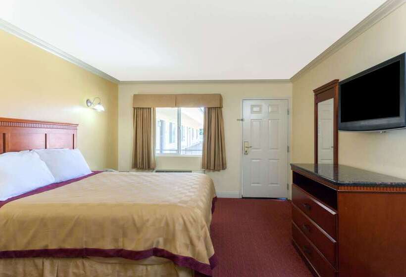 ホテル Travelodge By Wyndham Brea