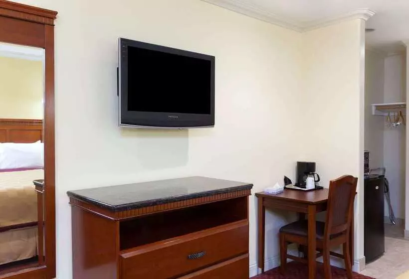 Otel Travelodge By Wyndham Brea