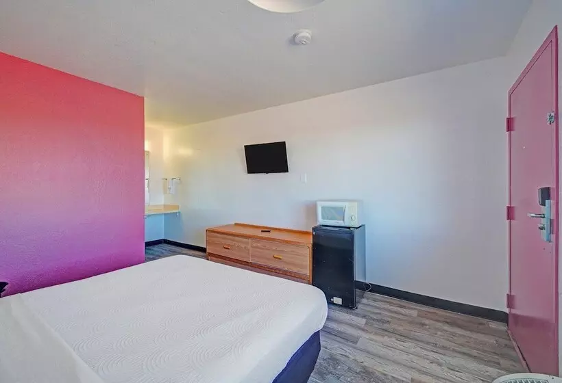 Motel 10