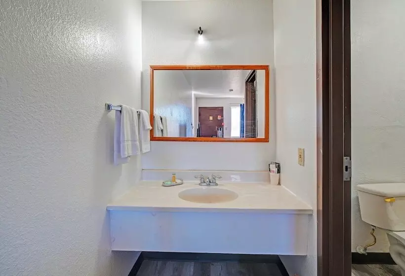 Motel 10