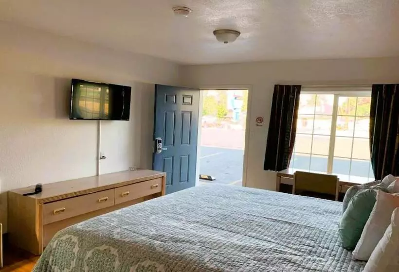 Royal Gateway Motel