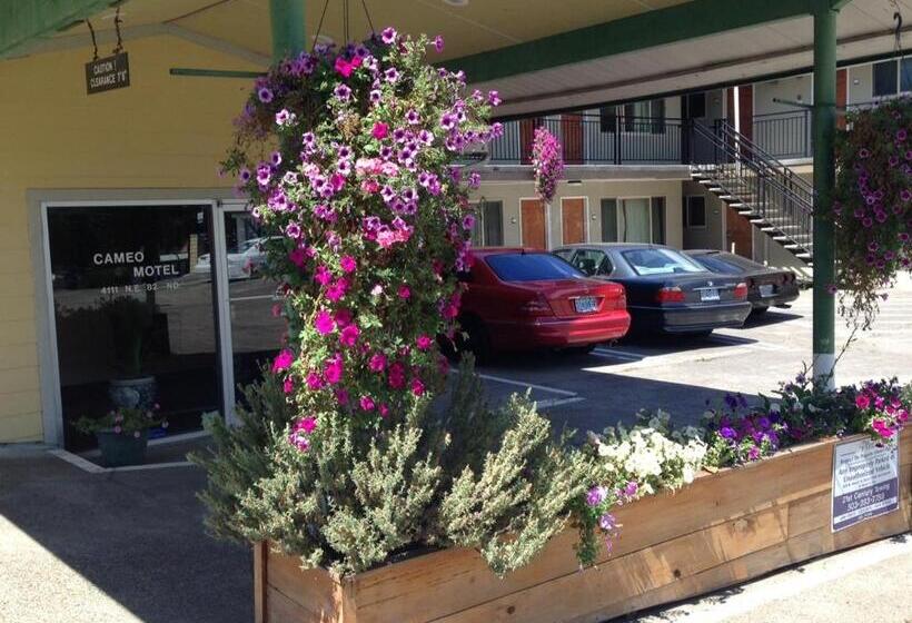 Cameo Motel   Portland