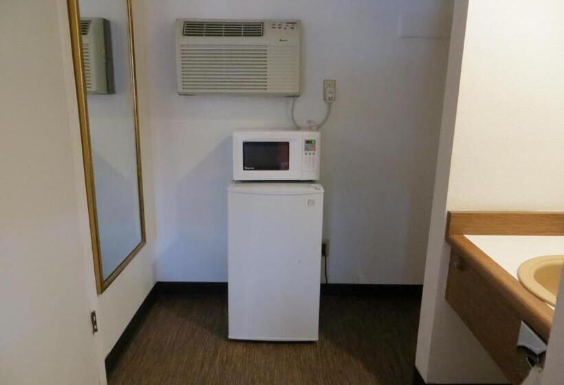 Cameo Motel   Portland