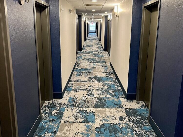 Отель Hawthorn Extended Stay By Wyndham Port Arthur