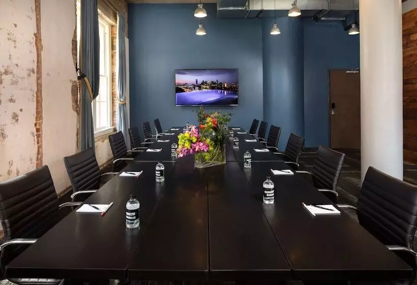 Canvas Hotel Dallas