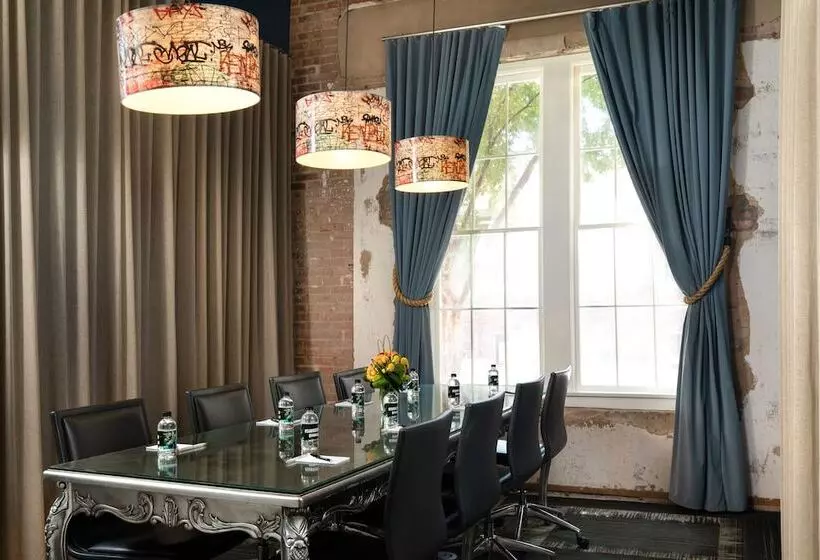 Canvas Hotel Dallas