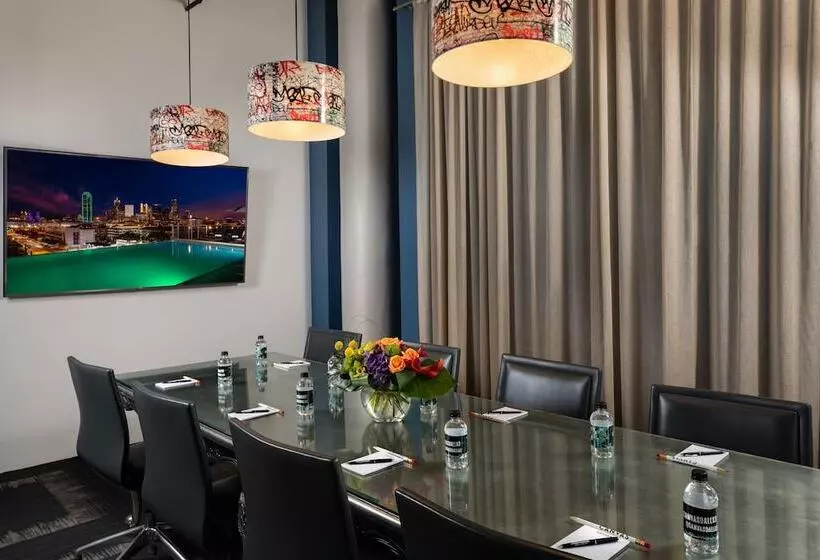 Canvas Hotel Dallas