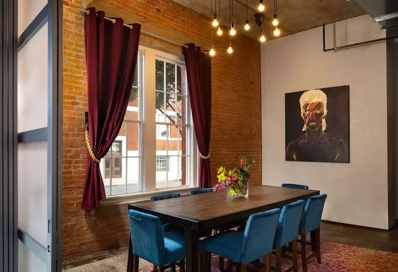 Canvas Hotel Dallas