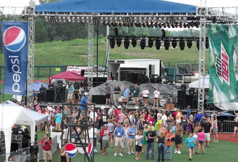 ホテル Comfort Inn & Suites Marion I57