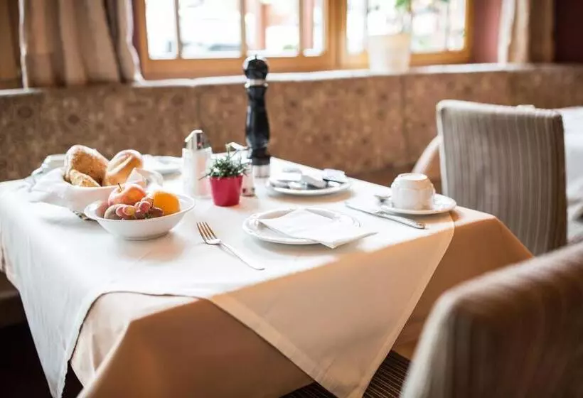 ホテル Das Zentrum