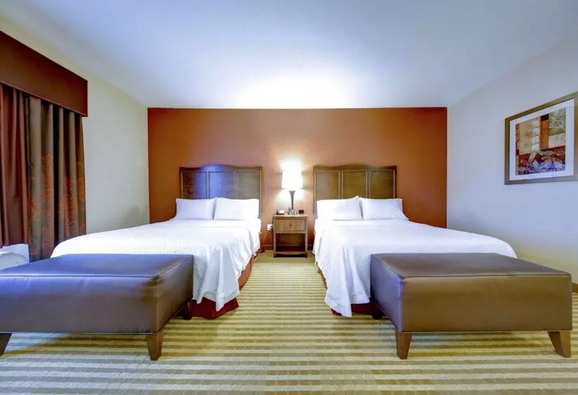 هتل Hampton Inn & Suites Harrisburg/north