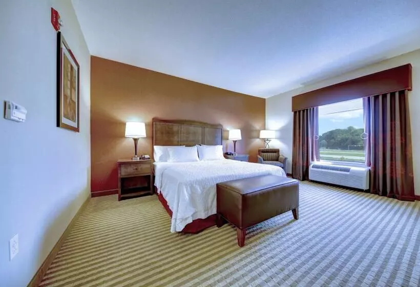 هتل Hampton Inn & Suites Harrisburg/north