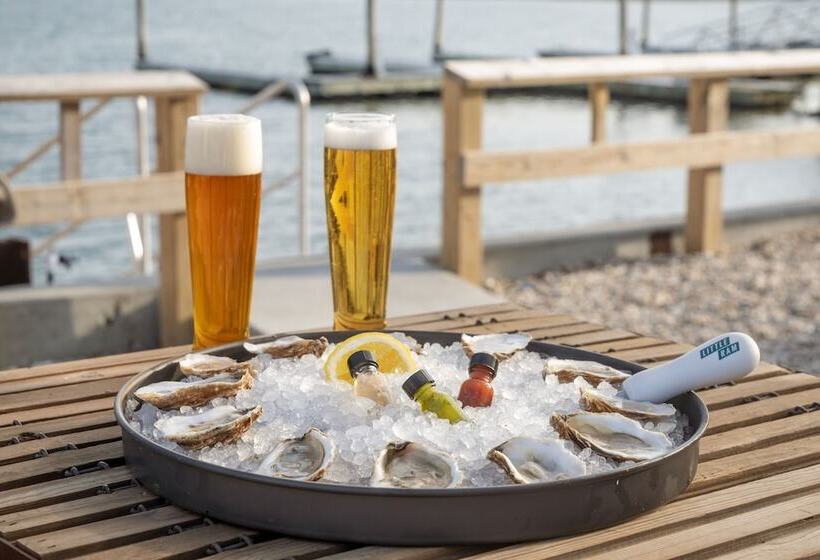 בית מלון כפרי The Shoals Suites & Slips