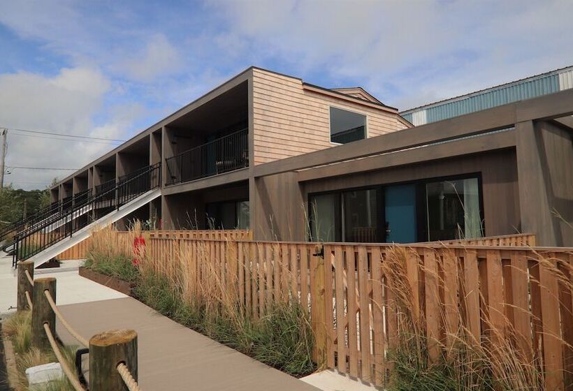 בית מלון כפרי The Shoals Suites & Slips