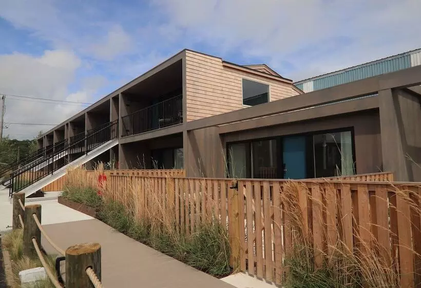 Otel The Shoals Suites & Slips