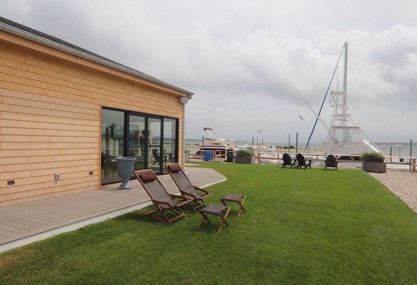 בית מלון כפרי The Shoals Suites & Slips