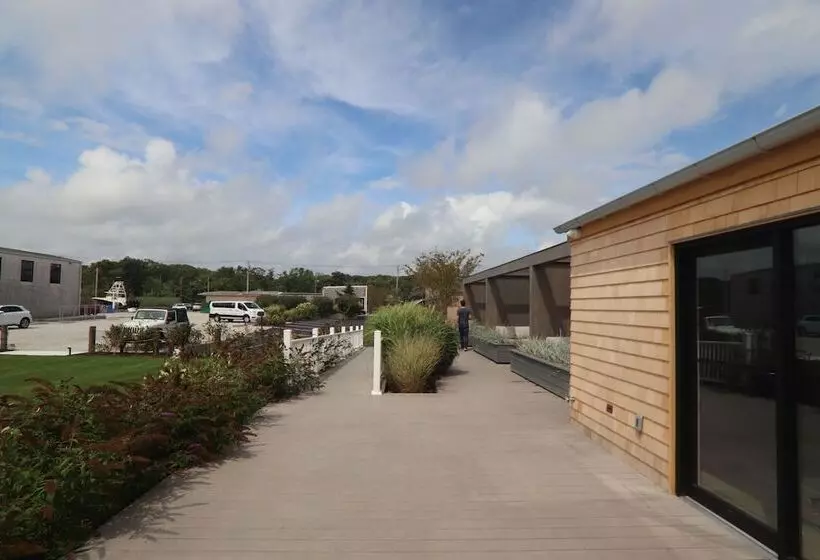 Otel The Shoals Suites & Slips