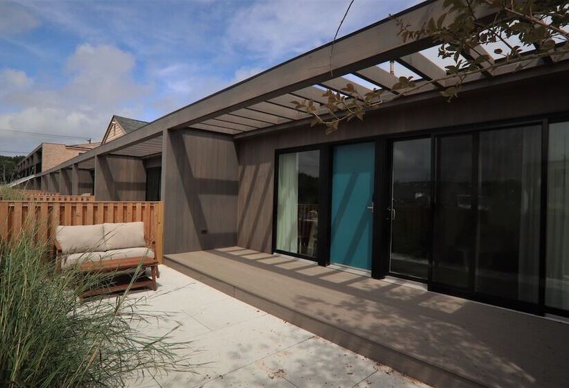 בית מלון כפרי The Shoals Suites & Slips