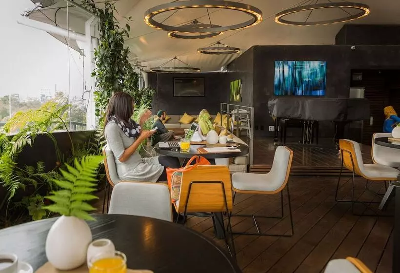 ホテル Suites Contempo