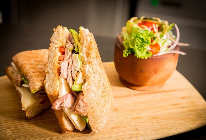 Отель Suites Contempo