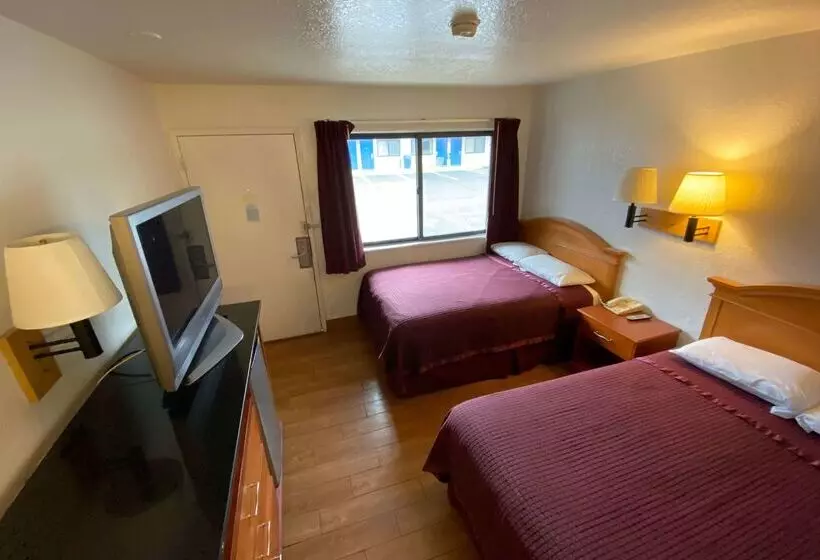 호텔 Travelodge By Wyndham Grand Rapids North