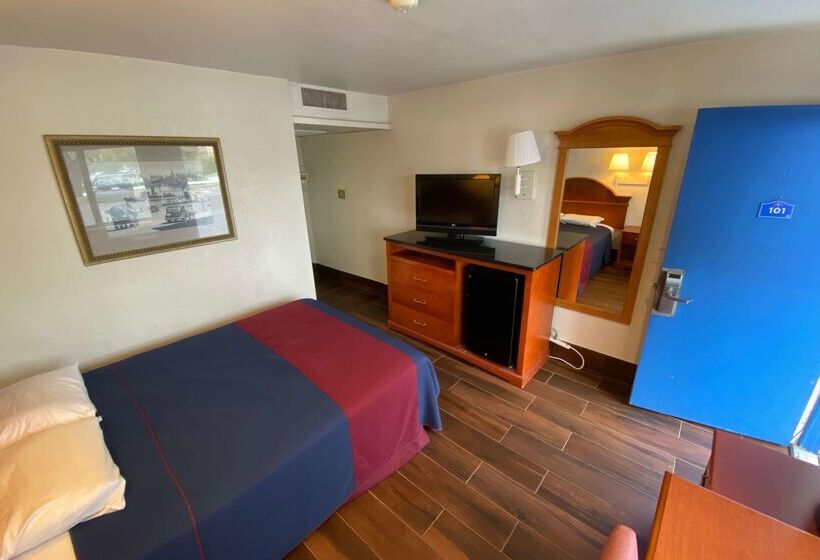 فندق Travelodge By Wyndham Grand Rapids North