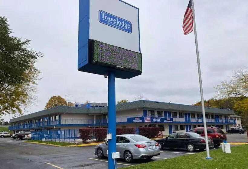 호텔 Travelodge By Wyndham Grand Rapids North