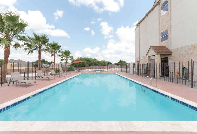 Microtel Inn And Suites Eagle Pass