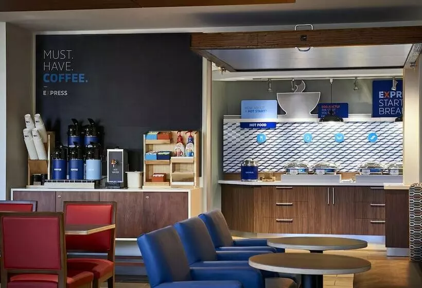 ホテル Holiday Inn Express & Suites   Jacksonville Camp Lejeune Area, An Ihg