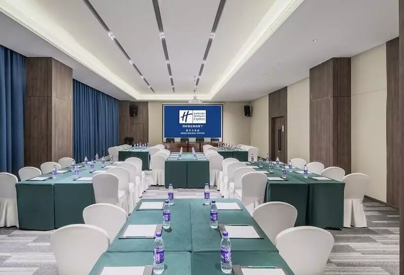 Hotelli Holiday Inn Express Xining Railway Station, An Ihg