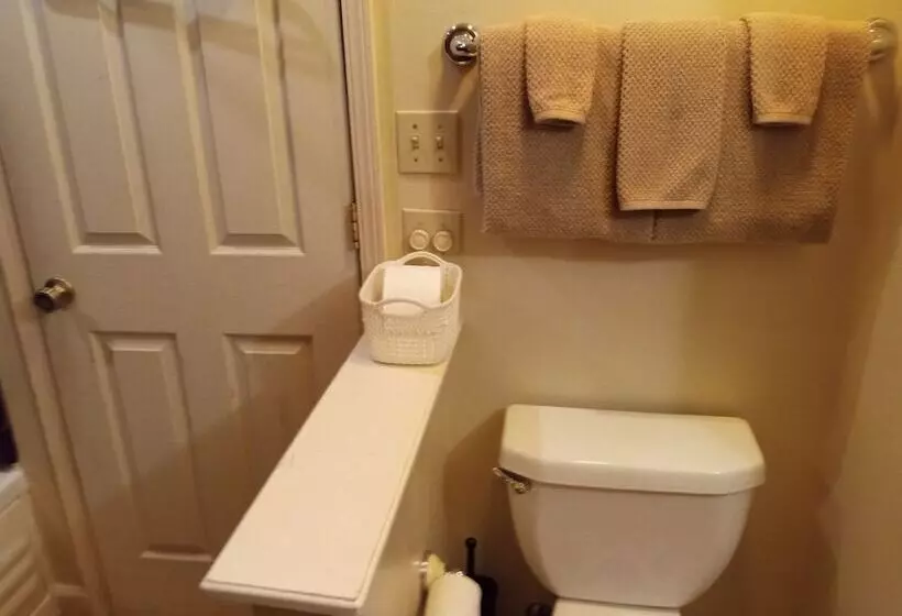 Отель All Seasons Groveland Inn