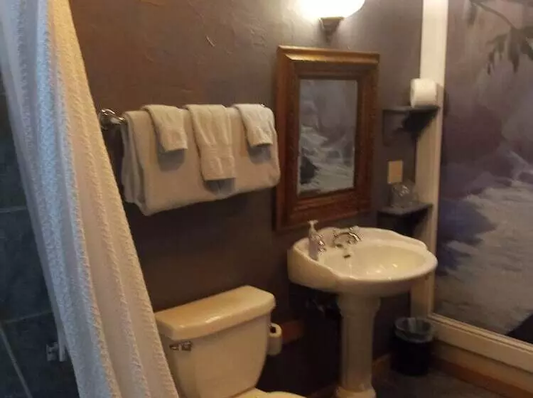 Отель All Seasons Groveland Inn