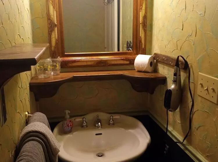 Отель All Seasons Groveland Inn