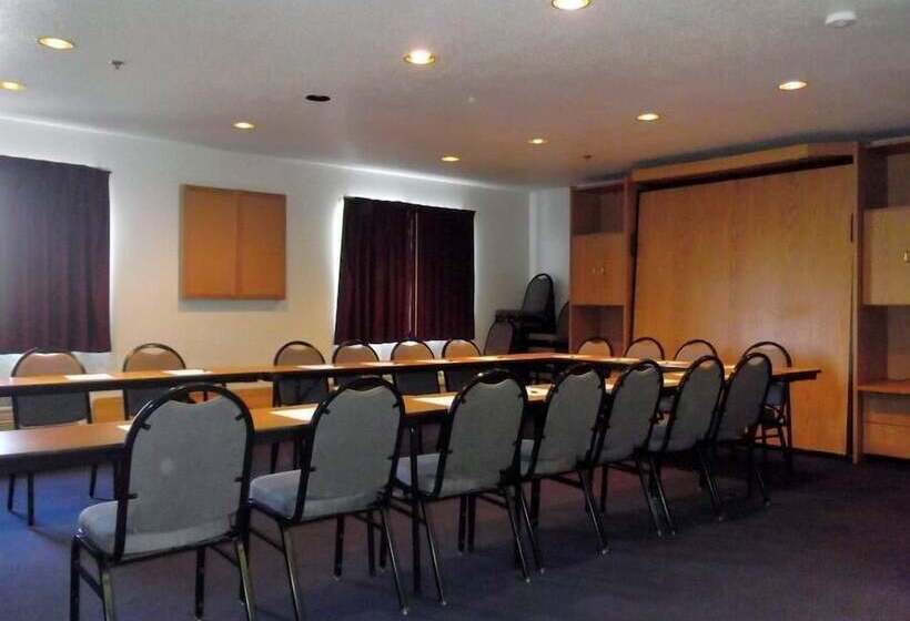 Отель Amerihost Inn & Suites Fulton