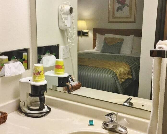 Отель Amerihost Inn & Suites Fulton