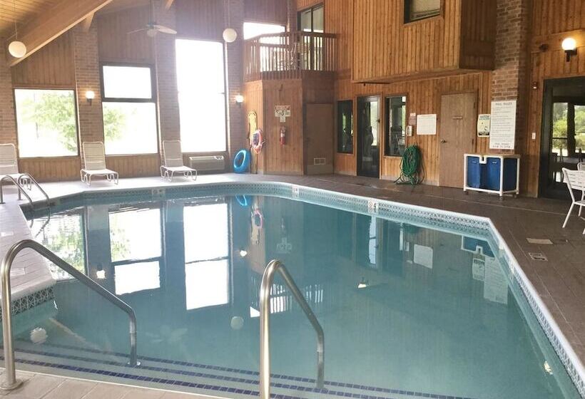 Отель Amerihost Inn & Suites Fulton