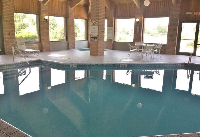 Отель Amerihost Inn & Suites Fulton