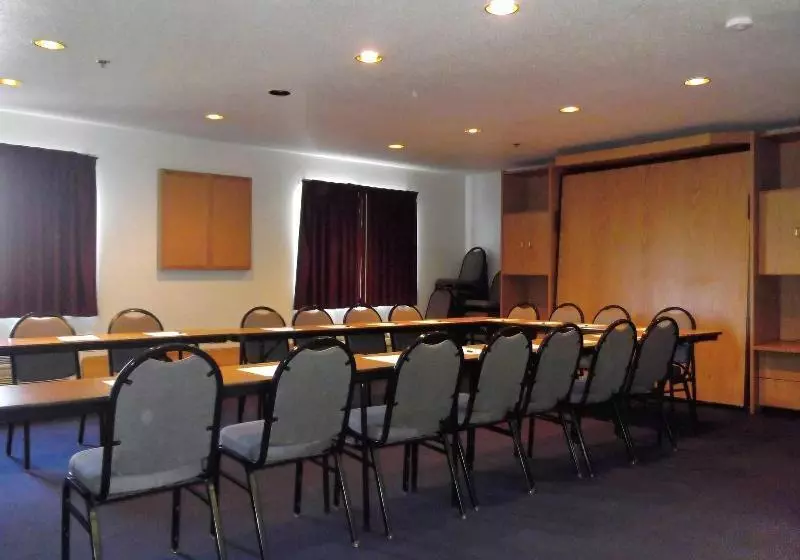 호텔 Amerihost Inn & Suites Fulton