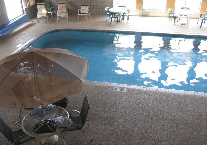 בית מלון כפרי Baymont By Wyndham Waupun