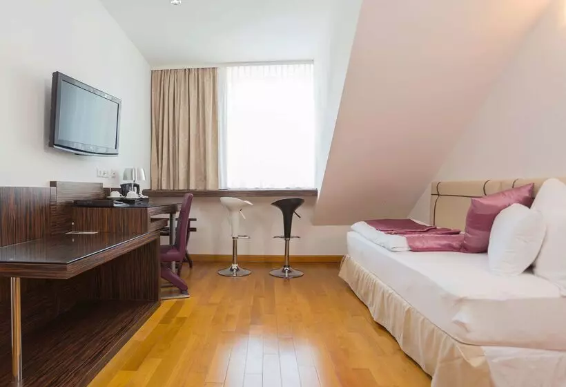 Best Western Plus Hotel Arcadia