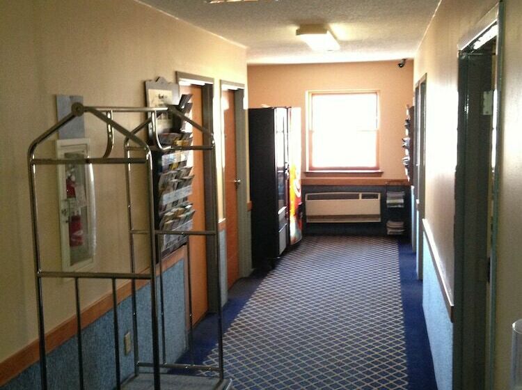 酒店 Budget Host Inn