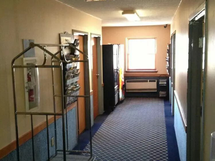 호텔 Budget Host Inn