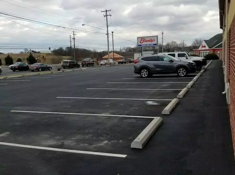 호텔 Budget Host Inn