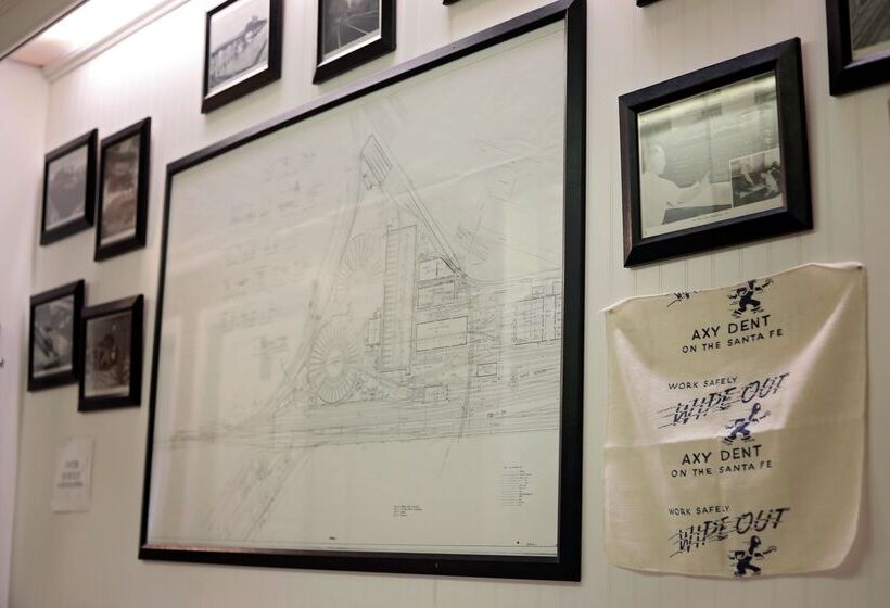 فندق Depot Inn & Suites