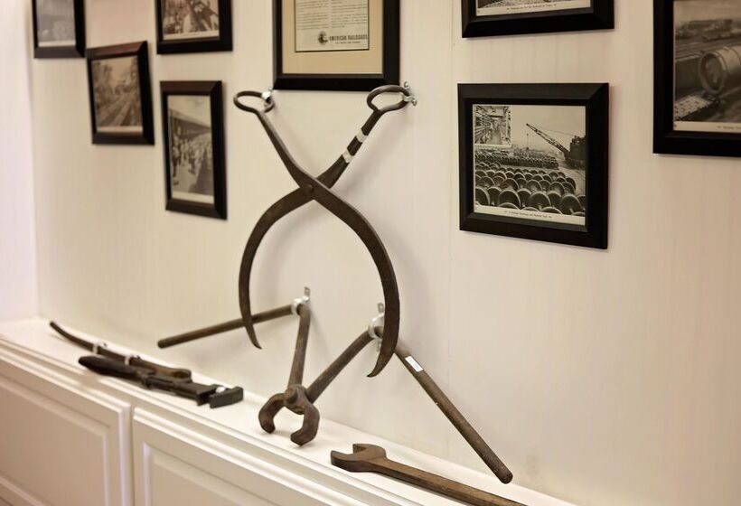 فندق Depot Inn & Suites